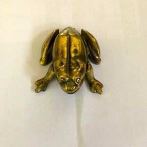 Brass frog trinket box